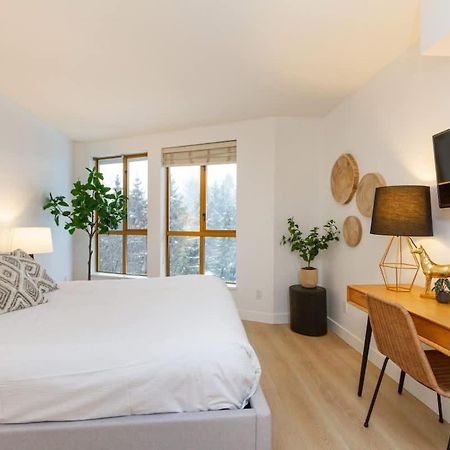 Renovated 1Bed-1Bath In Village With Pool, Hot Tub, And Sauna Whistler Kültér fotó