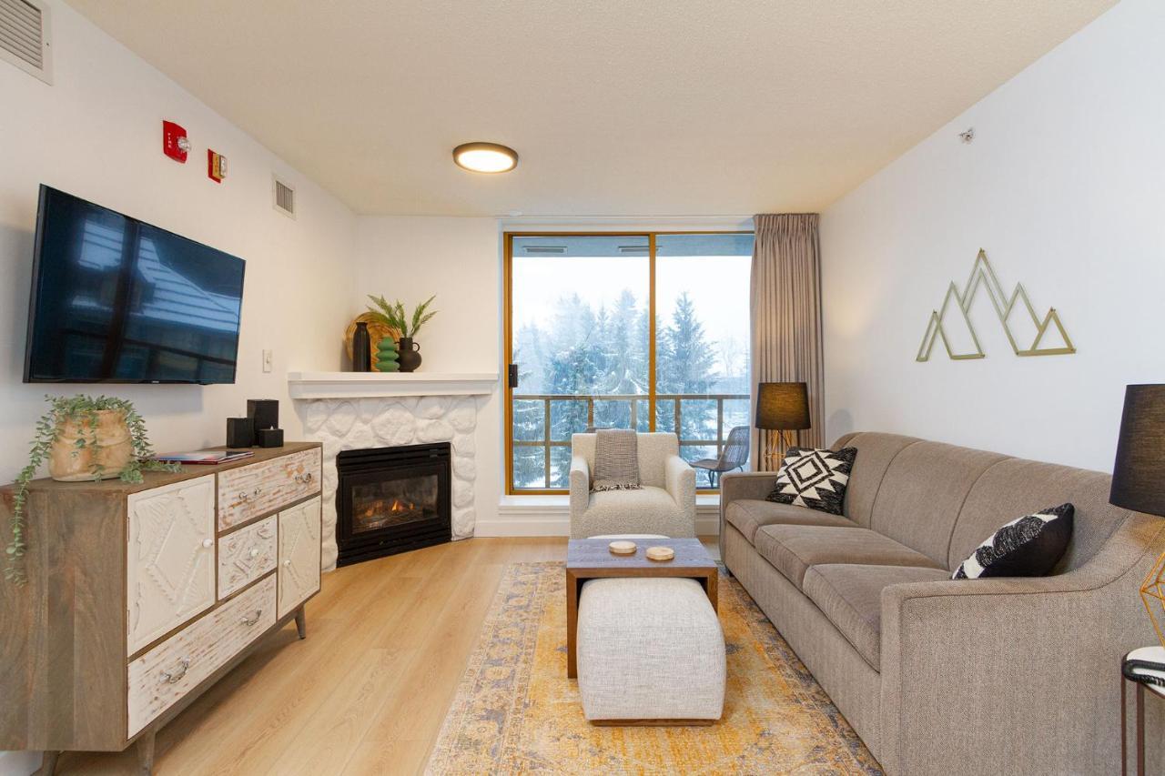 Renovated 1Bed-1Bath In Village With Pool, Hot Tub, And Sauna Whistler Kültér fotó