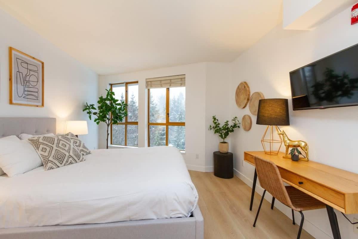 Renovated 1Bed-1Bath In Village With Pool, Hot Tub, And Sauna Whistler Kültér fotó