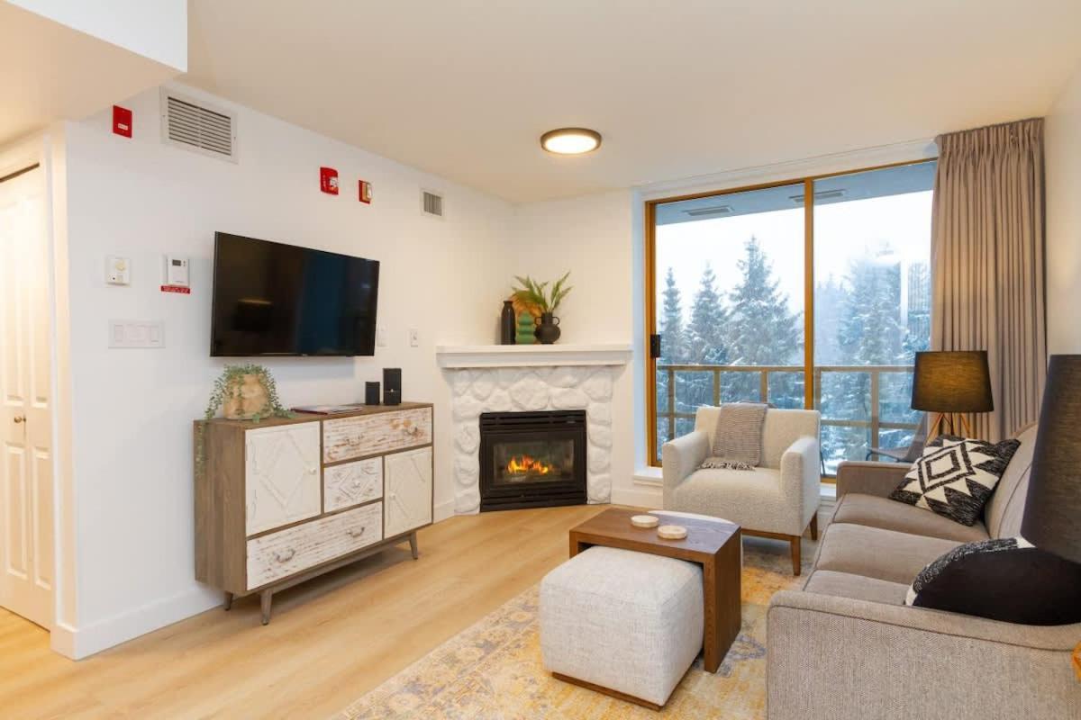 Renovated 1Bed-1Bath In Village With Pool, Hot Tub, And Sauna Whistler Kültér fotó