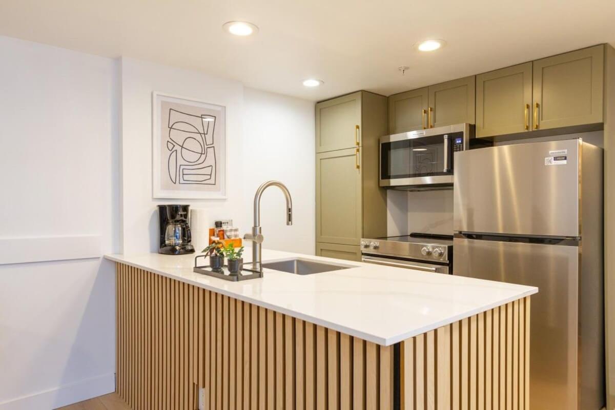 Renovated 1Bed-1Bath In Village With Pool, Hot Tub, And Sauna Whistler Kültér fotó