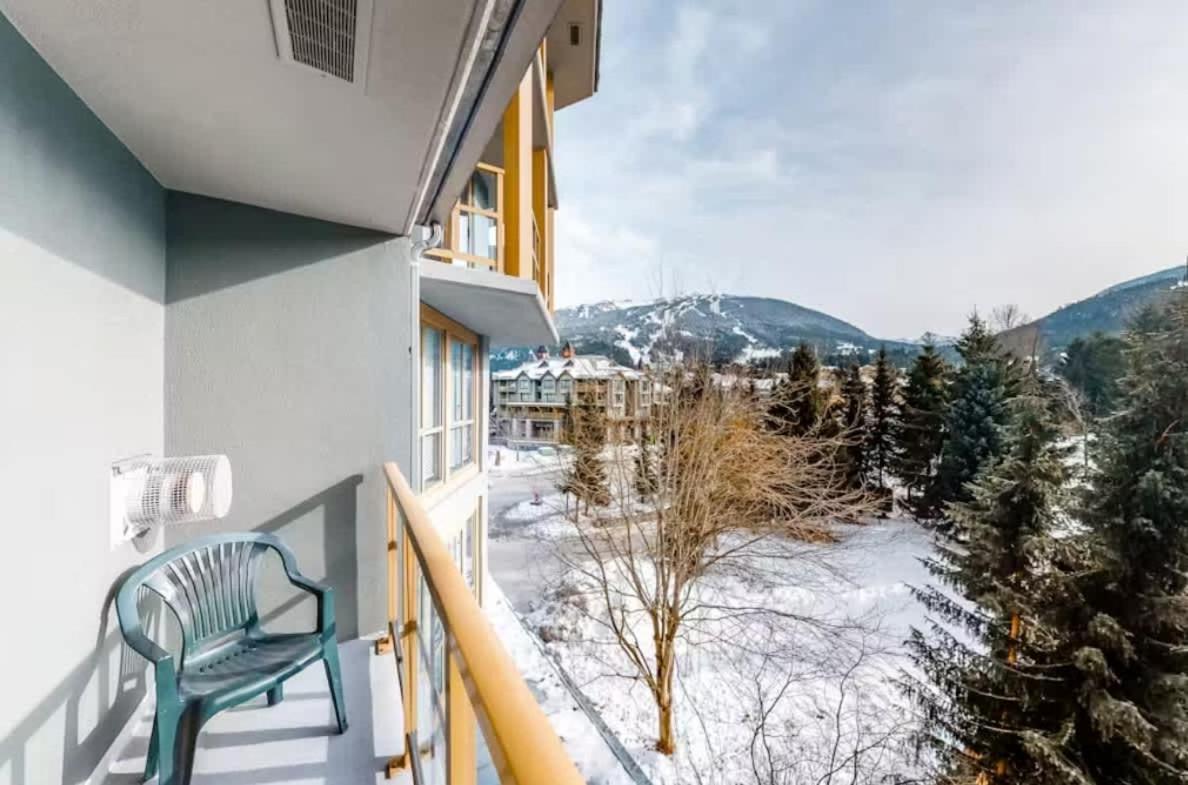 Renovated 1Bed-1Bath In Village With Pool, Hot Tub, And Sauna Whistler Kültér fotó
