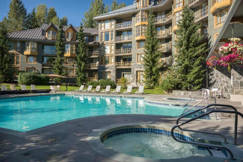 Renovated 1Bed-1Bath In Village With Pool, Hot Tub, And Sauna Whistler Kültér fotó
